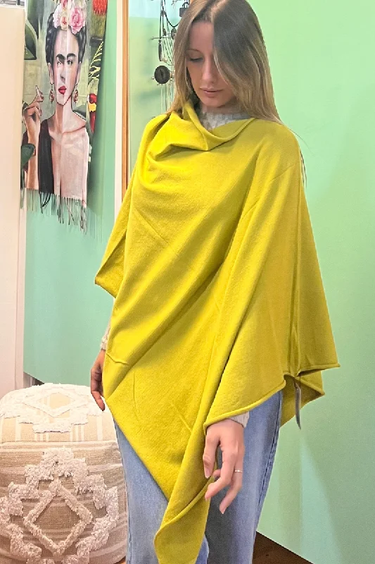 Knitted FineZura Poncho Oz Resort